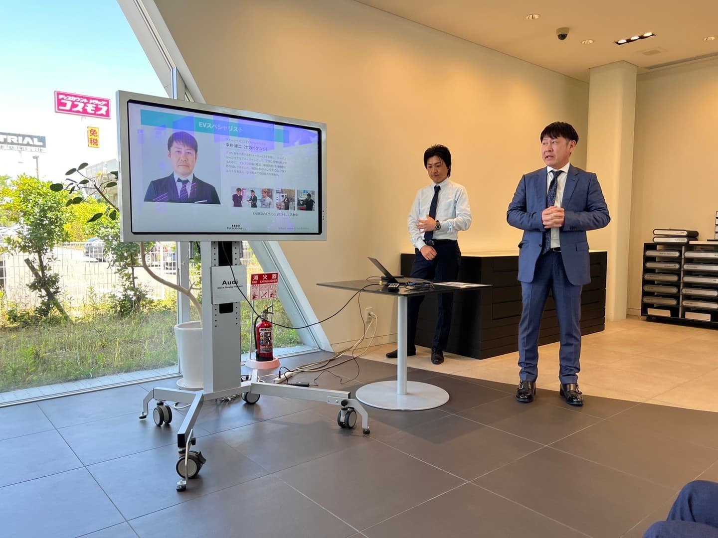 アウディりんくう店