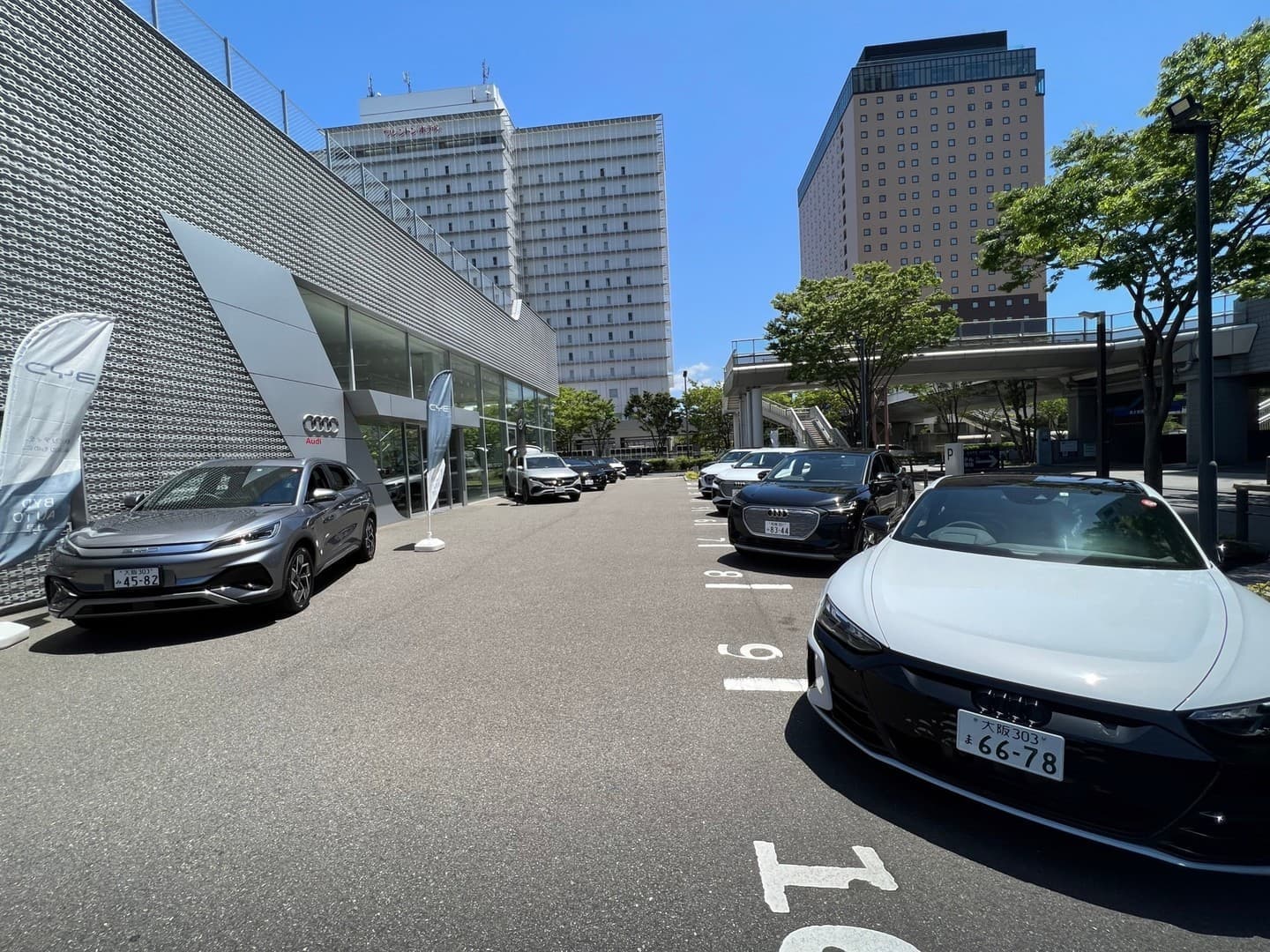 アウディりんくう店